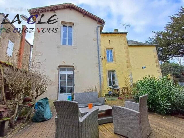 Maison à COULONGES-SUR-L'AUTIZE