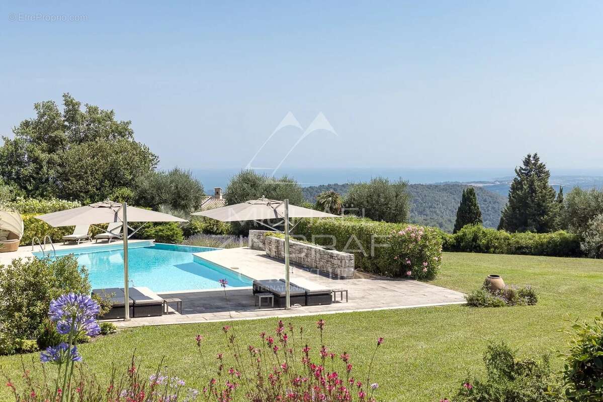 Magnifique propriété avec vue mer panoramique à pieds du village - photo 2