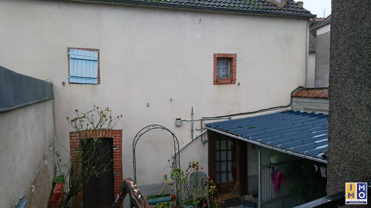 Maison à DUN-SUR-AURON