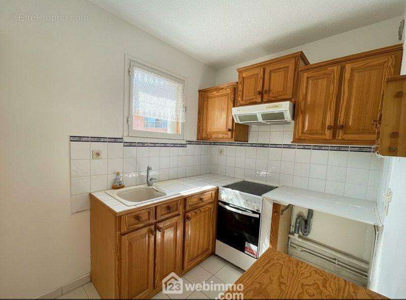 Cuisine à moderniser offrant de belles possibilités d?aménagement. - Appartement à SAINTE-MAXIME