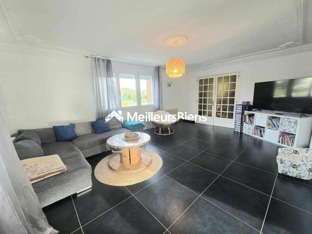 Maison à PRIX-LES-MEZIERES