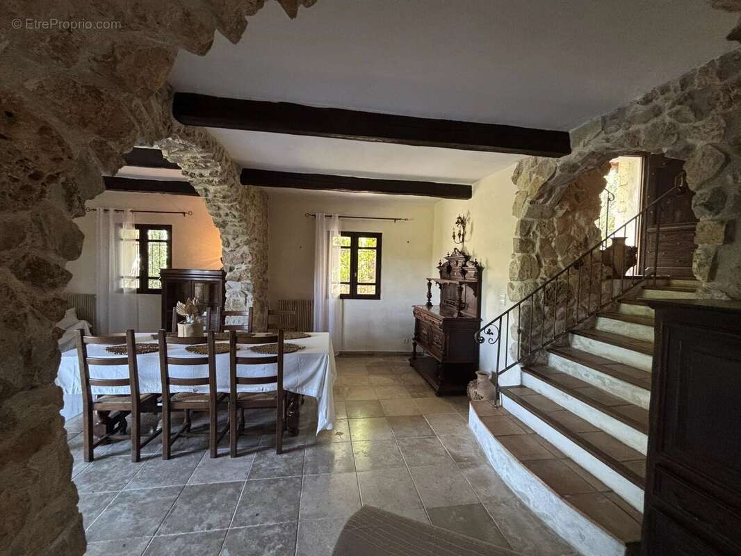 Maison à CHATEAUDOUBLE