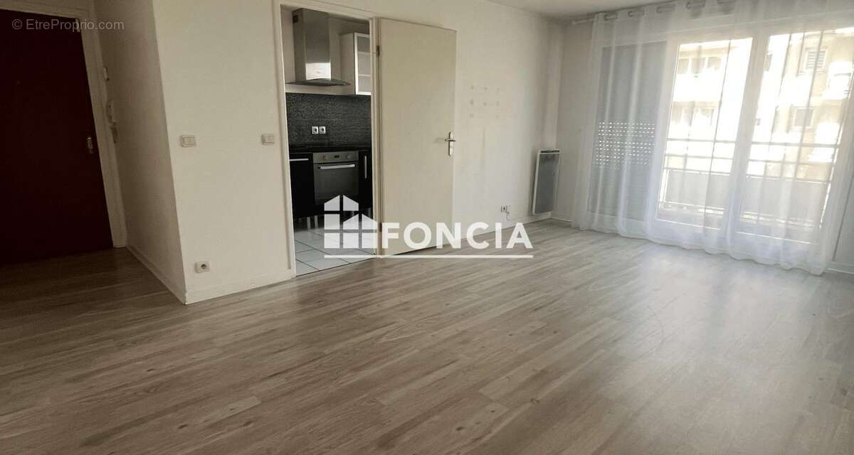 Appartement à DUGNY