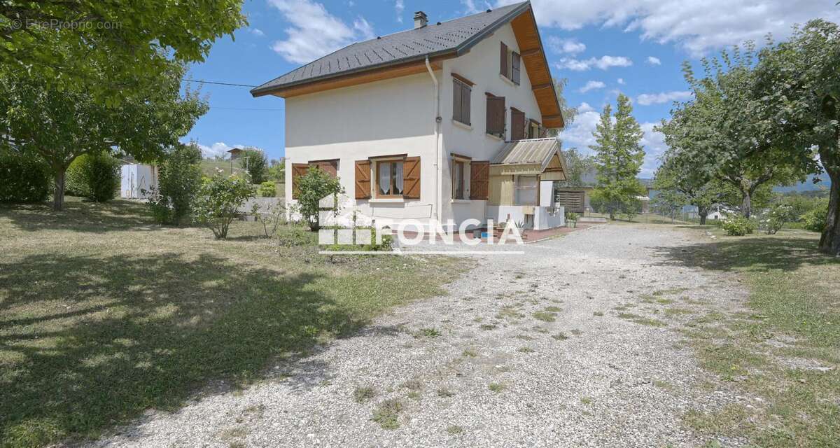 EXCLUSIVITE FONCIA MONTAGNOLE Maison familiale 187m² - 6 chambres - 1400m² - Fort potentiel - photo 2