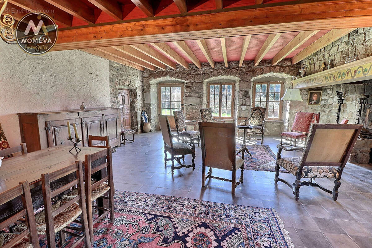 Maison à CHENEREILLES