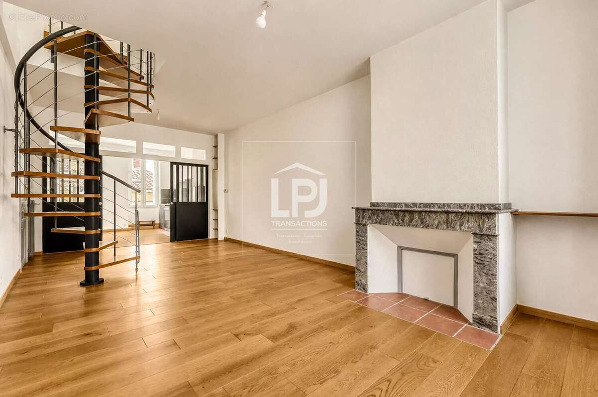 Bel appartement traversant T3 de 90 m² – Duplex, dernier étage – Petite copropriété, calme, quartier Marengo / La Colonne - photo 4