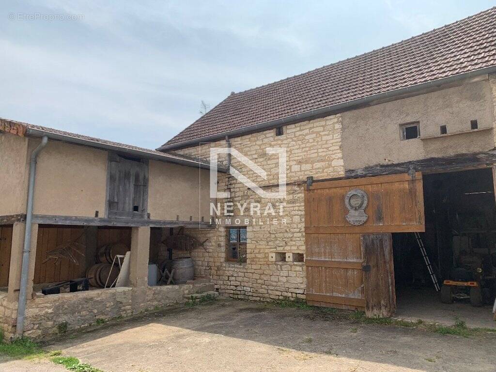 Parking à CORPEAU