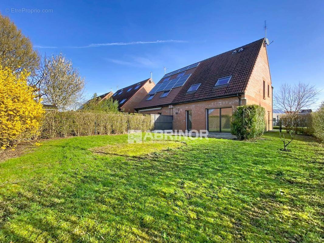 Maison à NEUVILLE-EN-FERRAIN