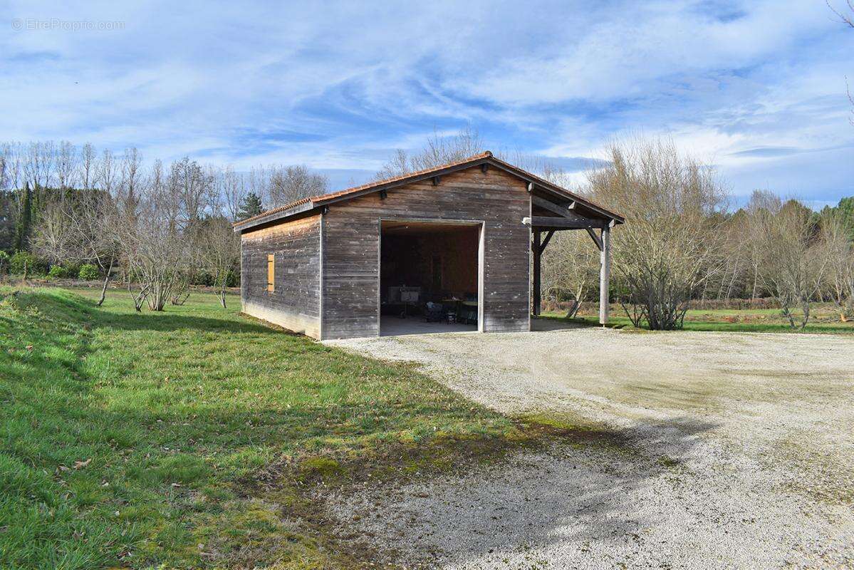 Maison à LA CHAPELLE-AUBAREIL