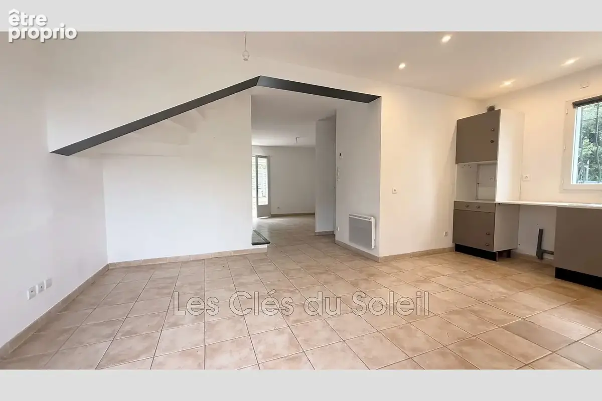 Maison 86 m² à Brignoles  - photo 2
