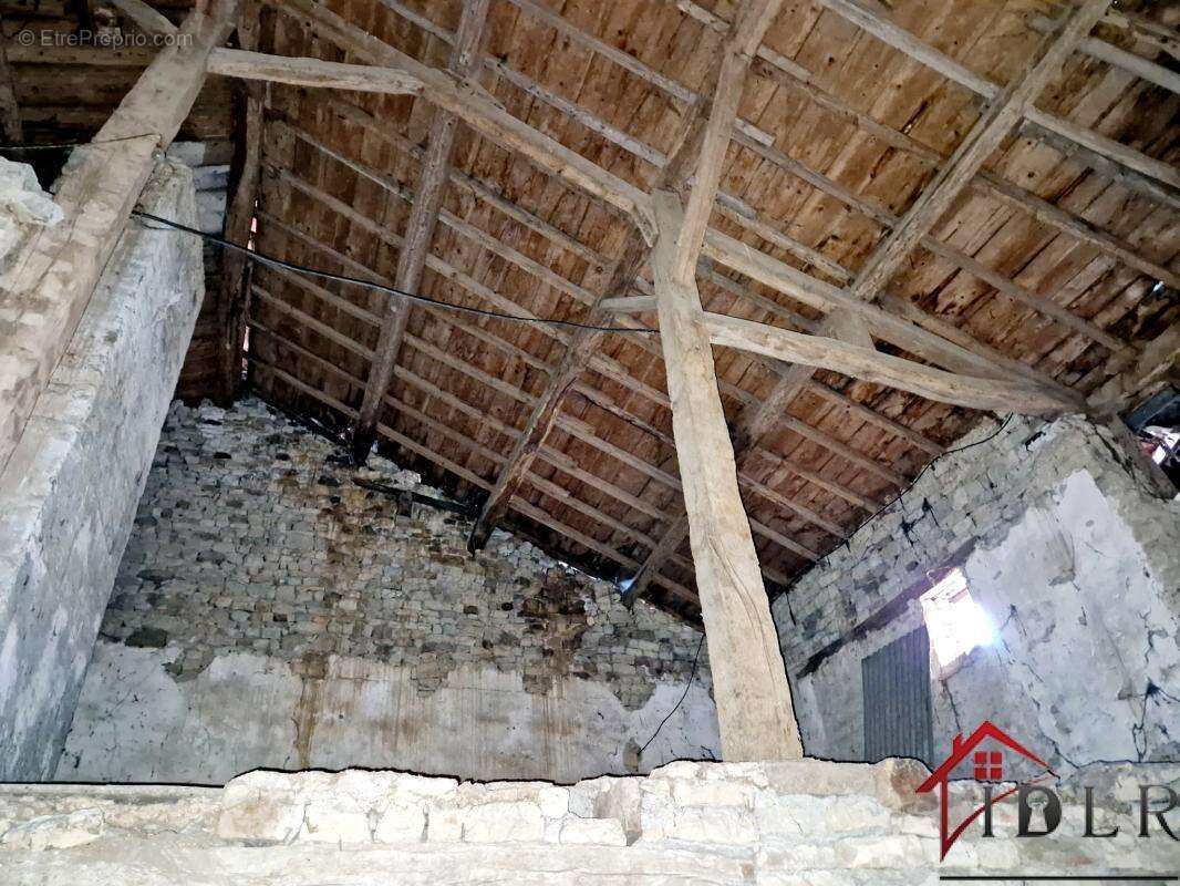 Maison à MONTIGNY-LES-CHERLIEU