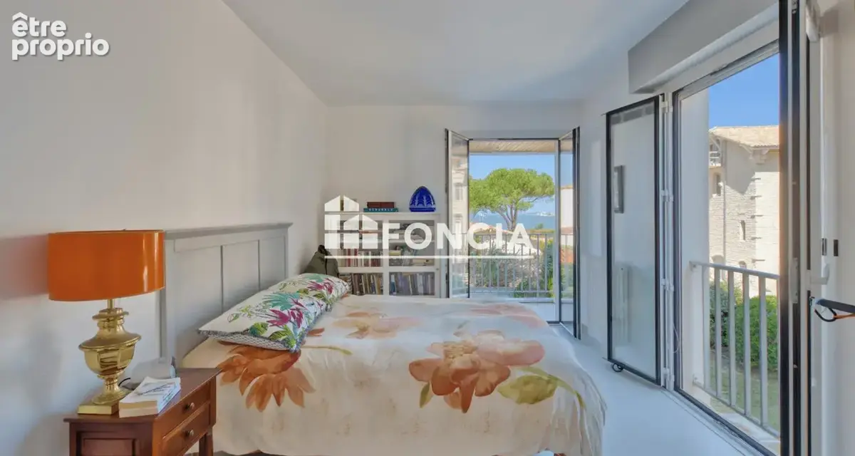 T3 vue mer avec balcon filant, piscine et garage - photo 5