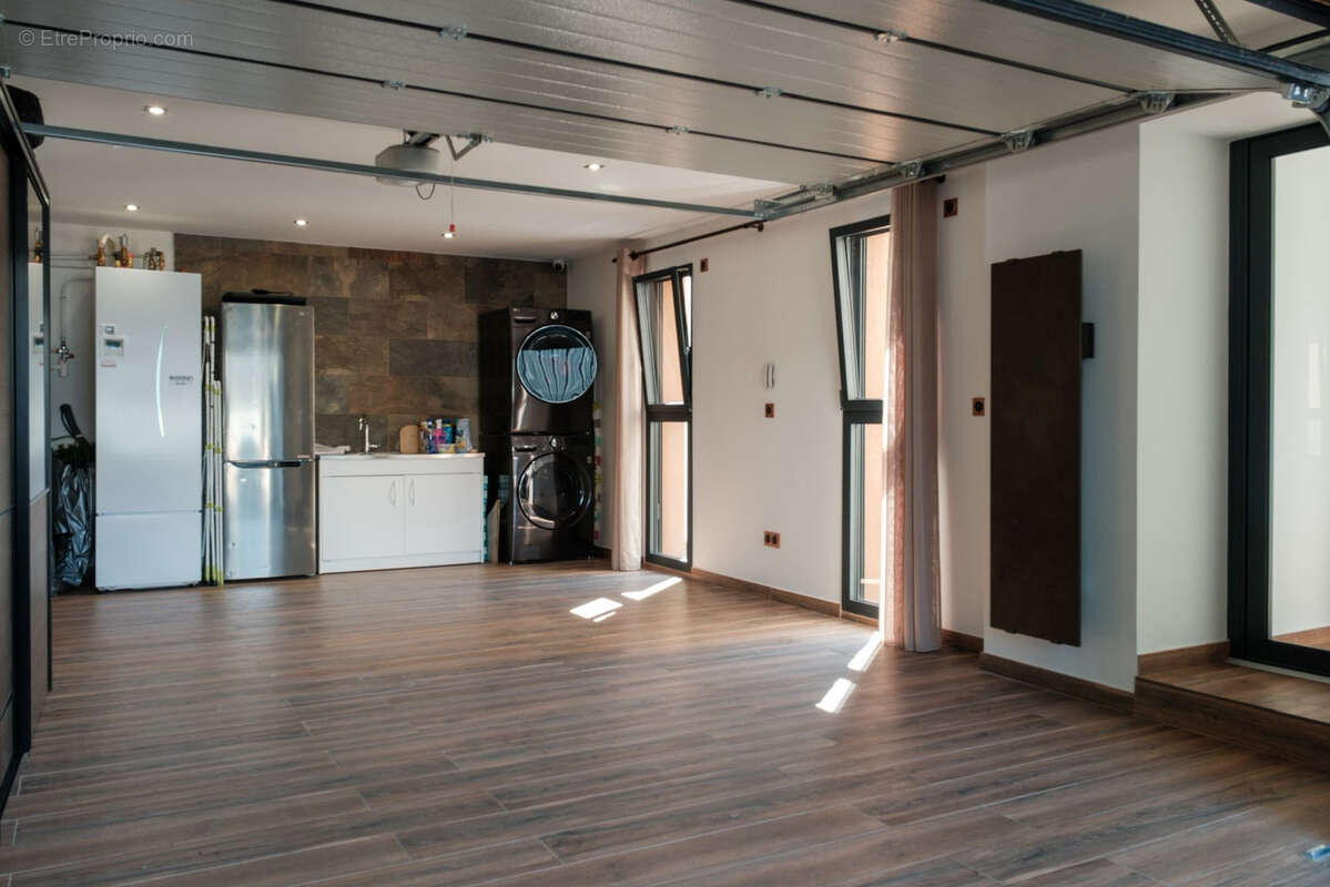 Appartement à SAINT-PRIEST-EN-JAREZ