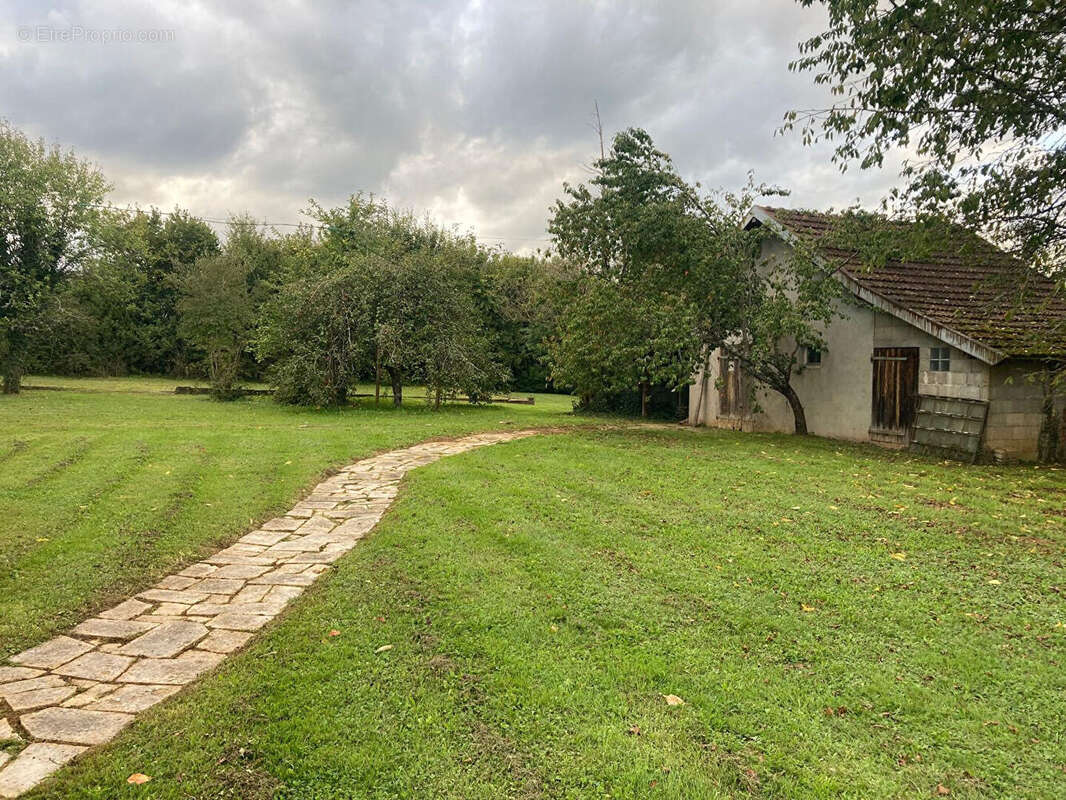 Maison à MONTBOILLON