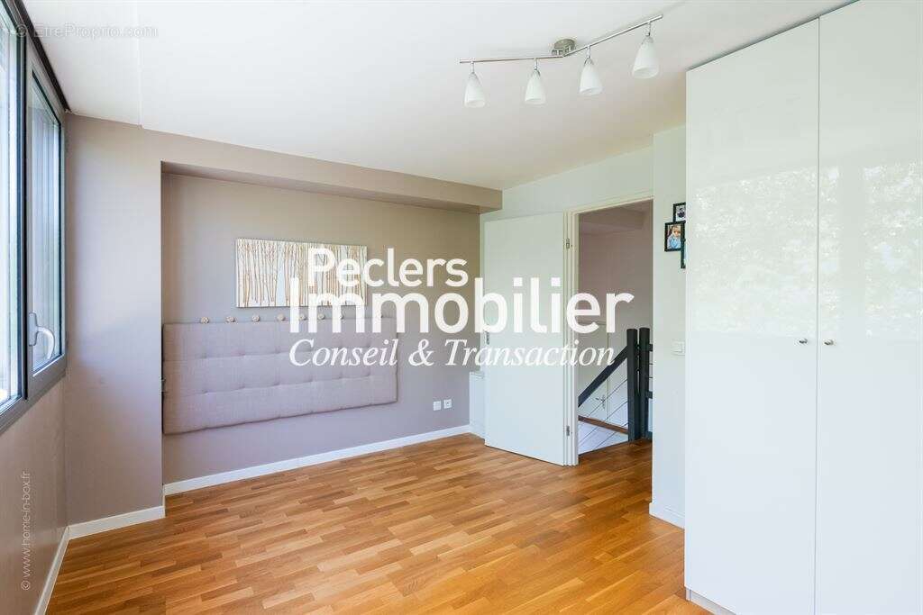 Loft familial d'exception de 112m2 avec terrasse et jardin  – nanterre centre ville - photo 10