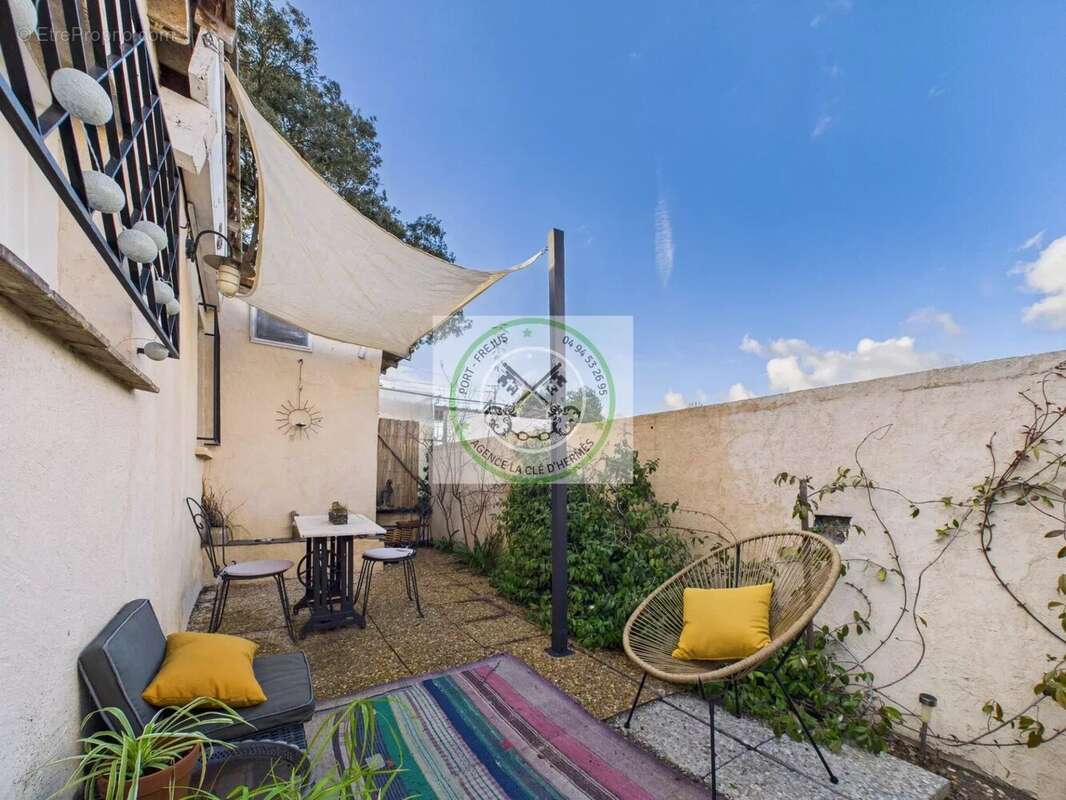 Maison à ROQUEBRUNE-SUR-ARGENS