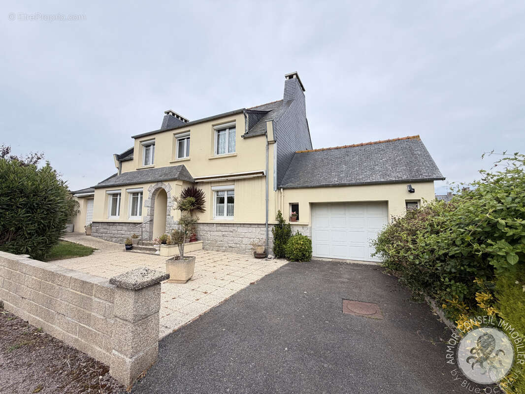 Maison à HENANBIHEN