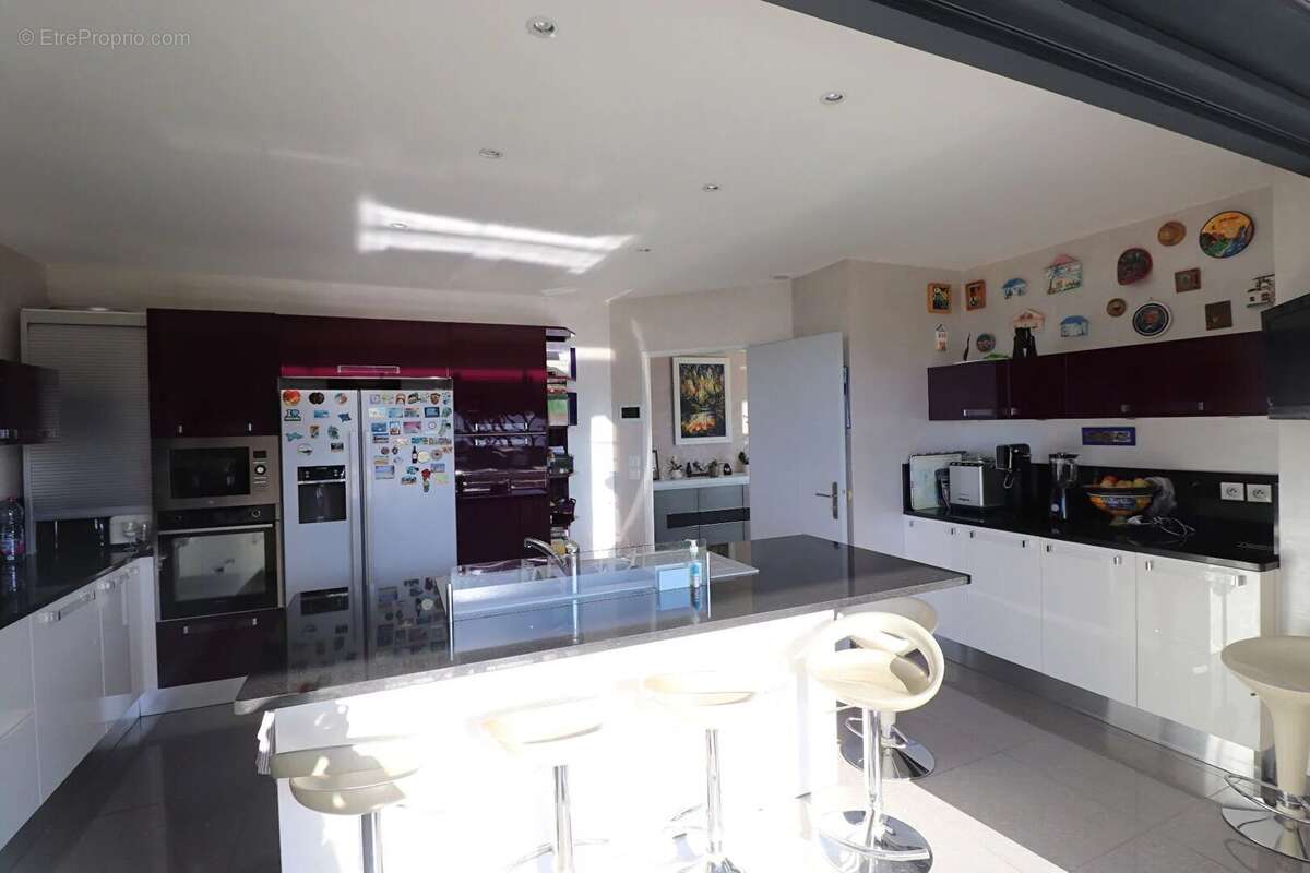 Maison à SAINT-CYR-SUR-MER