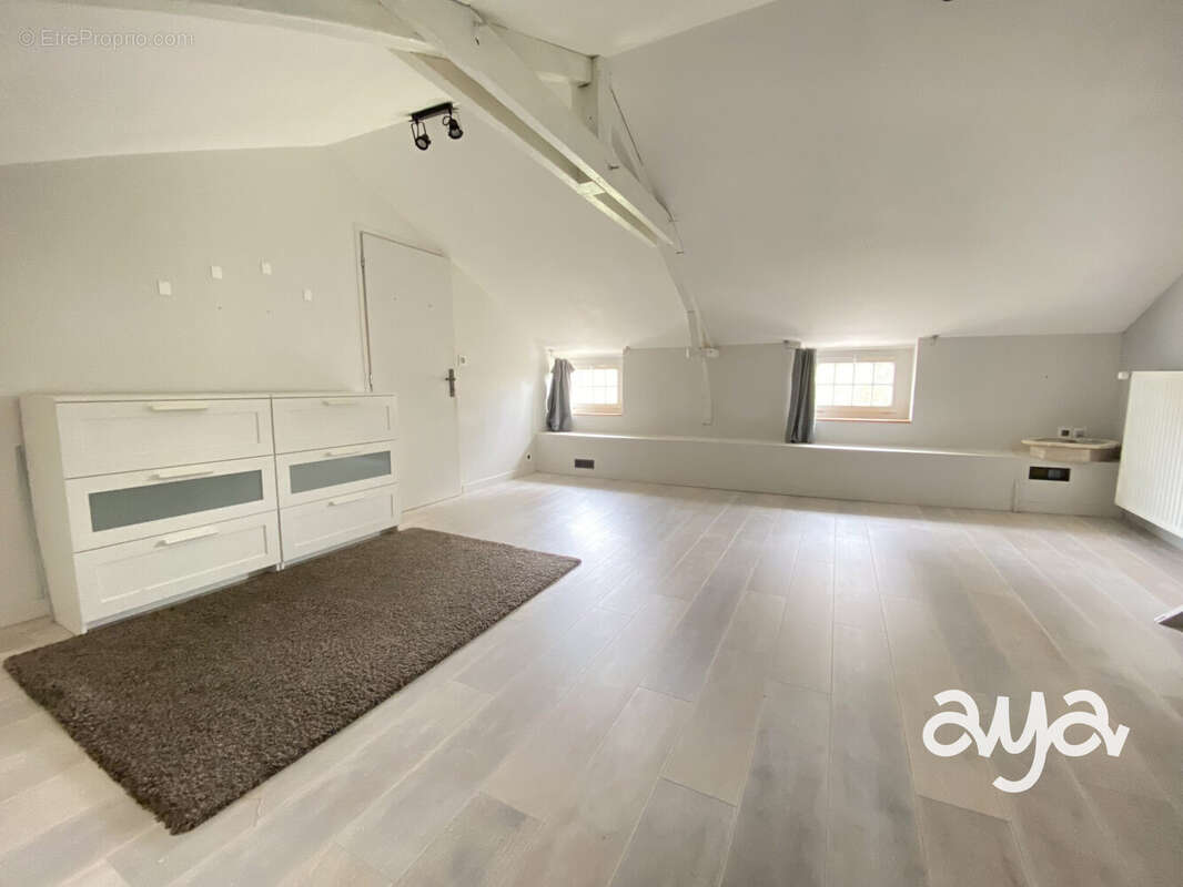 Maison à SAINT-ETIENNE-DE-MONTLUC