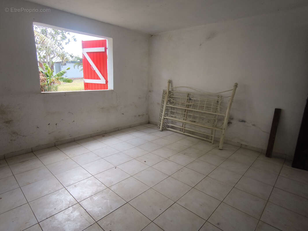 Maison 3 pièces avec grand jardin à Petit-Canal (Secteur Les Mangles) - photo 18