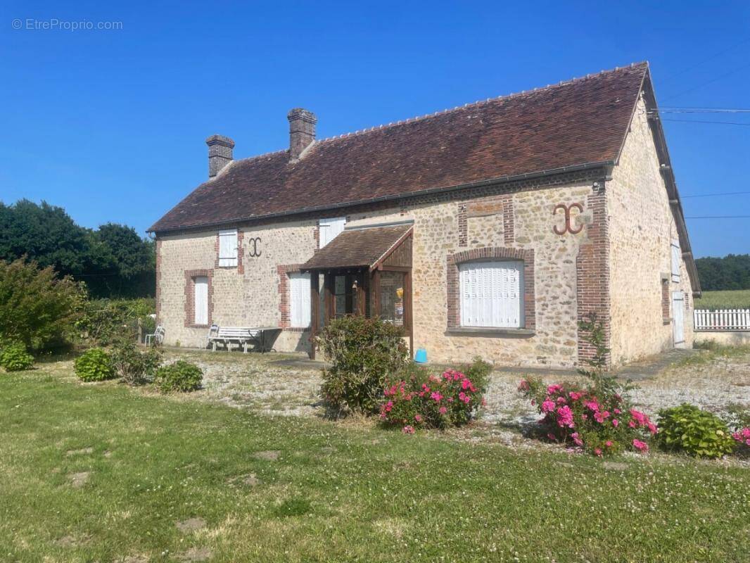 Maison à SAINTE-CERONNE-LES-MORTAGNE