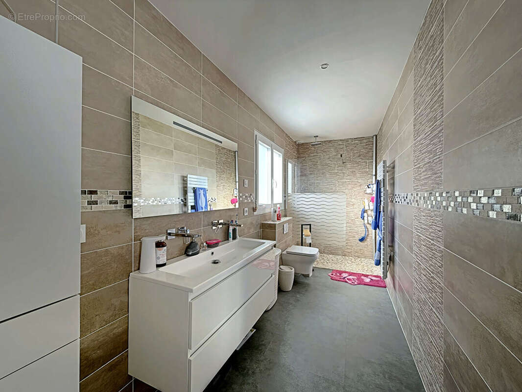 Maison à ROQUEBRUNE-SUR-ARGENS