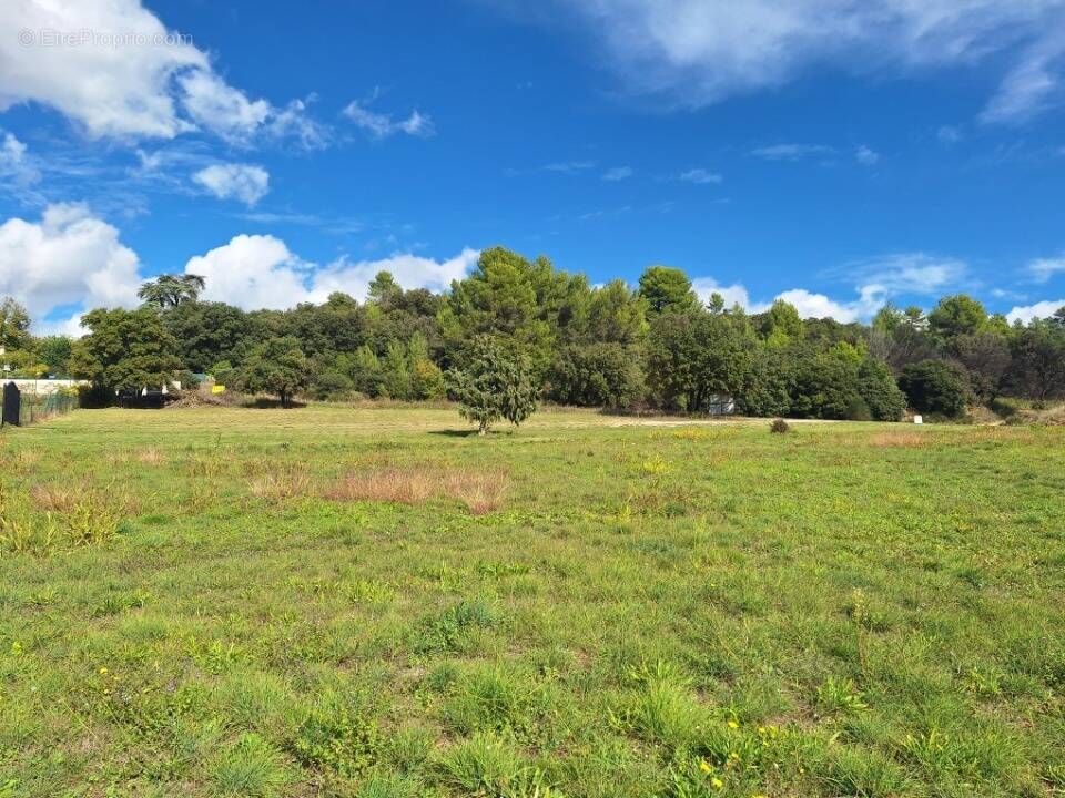 Terrain à VINON-SUR-VERDON