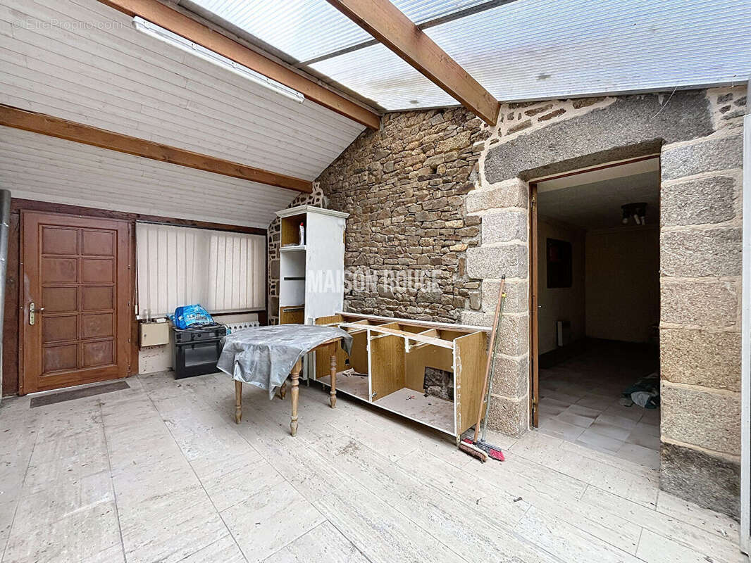 Maison en pierre avec jardin clos - Bourg de Lourmais - photo 2