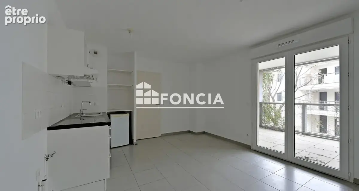 Coup de coeur assuré pour ce T2 avec double balcon et parking - photo 5