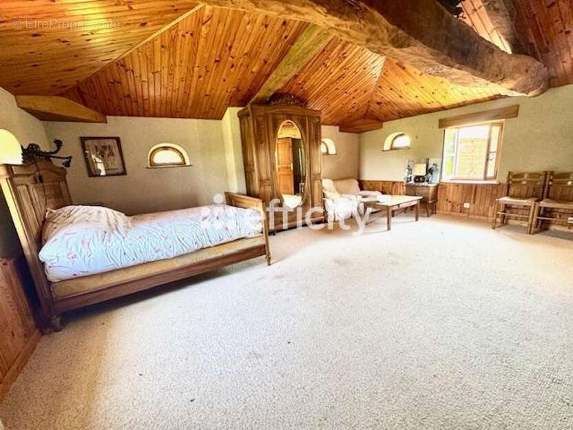 Maison à SERMENTIZON