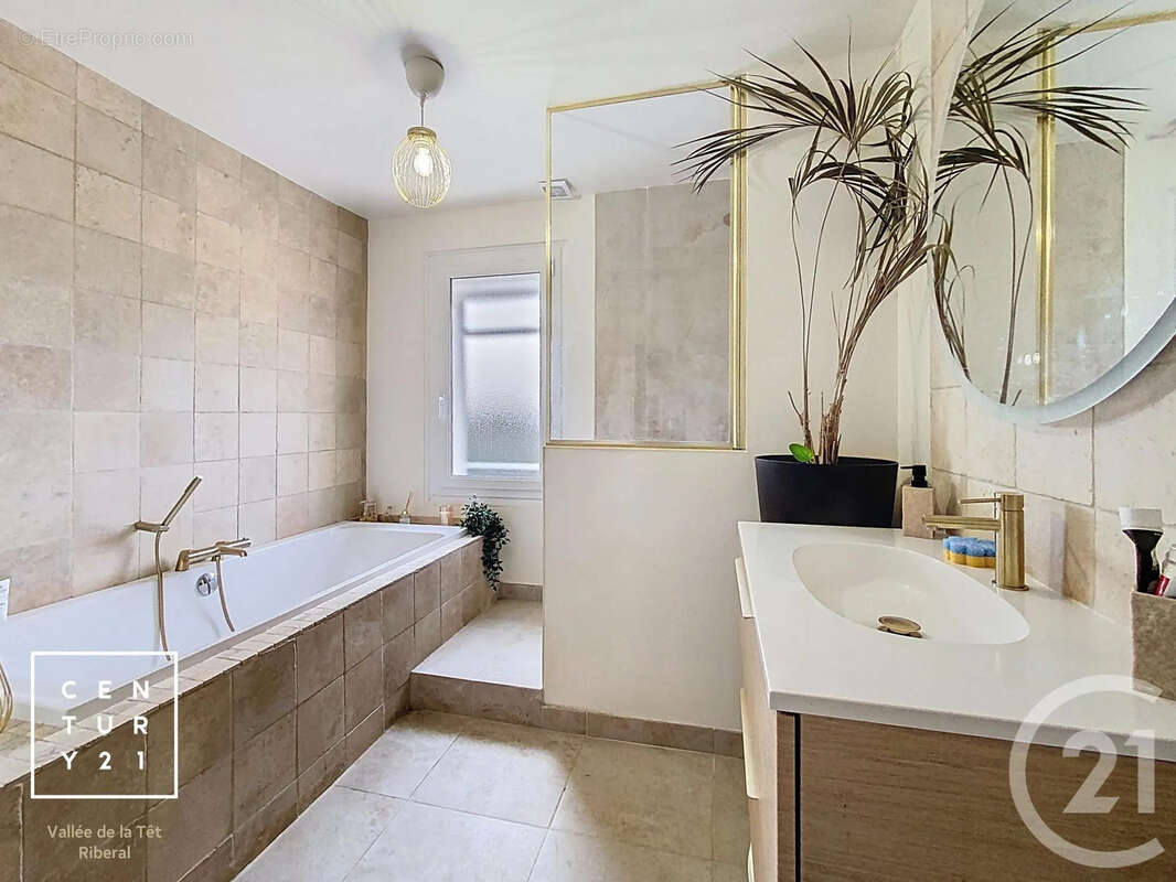 Maison à SAINT-ESTEVE