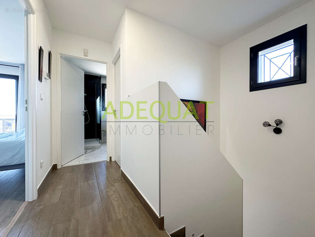 ISLE D'ABEAU EN EXCLU - VILLA T5 avec garage attenant et piscine - photo 11