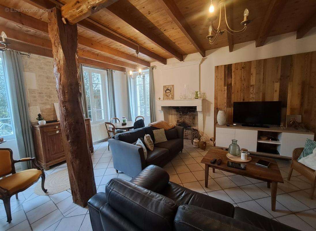 Maison en pierre à rafraichir - 2 chambres - jardin - photo 8