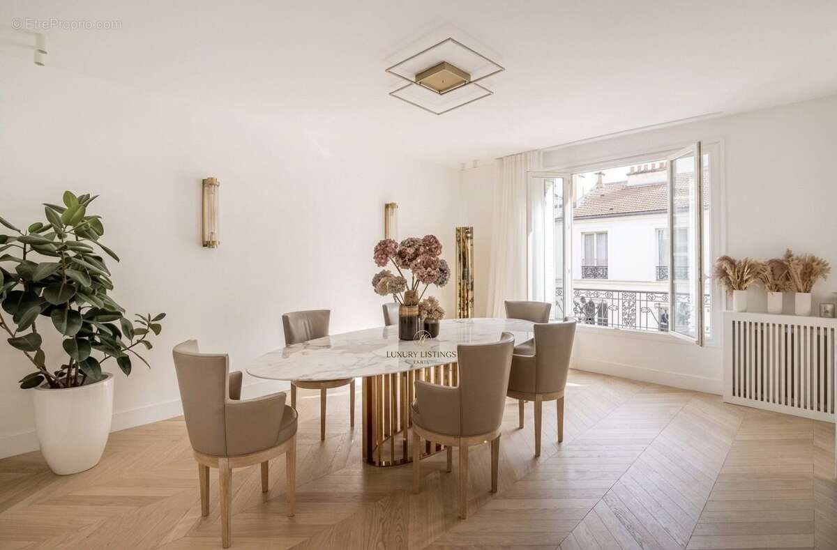 Appartement à NEUILLY-SUR-SEINE