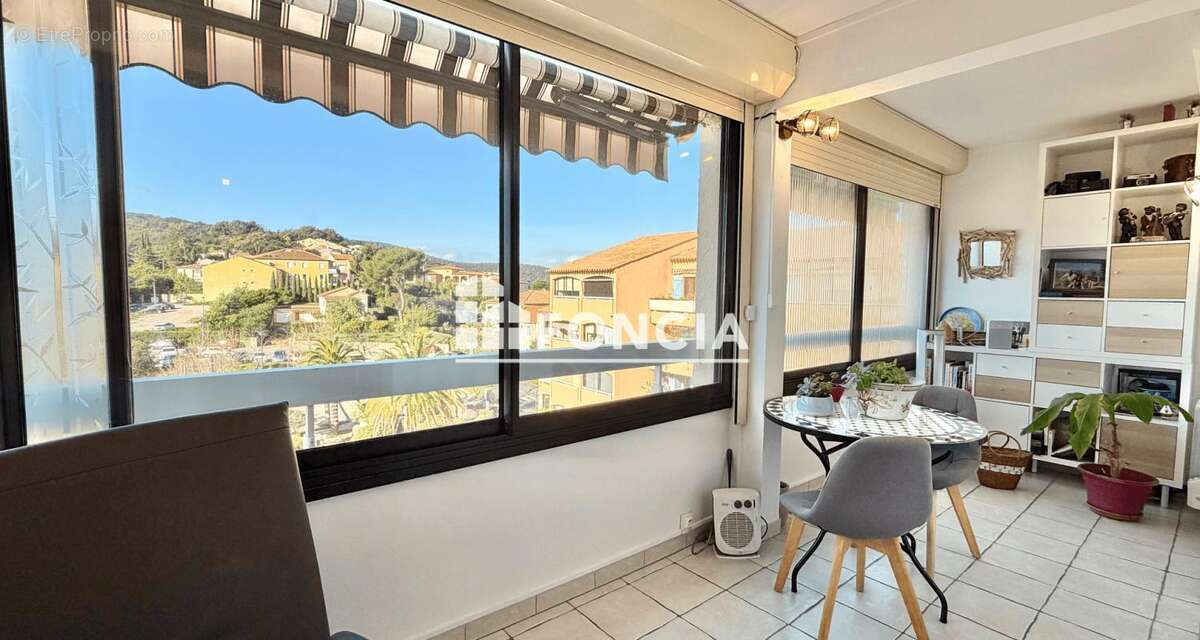 Appartement à LA CROIX-VALMER