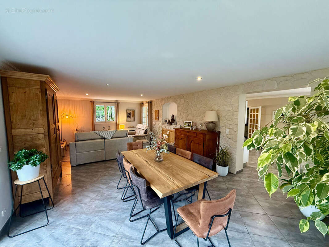 Maison à ALLEZ-ET-CAZENEUVE