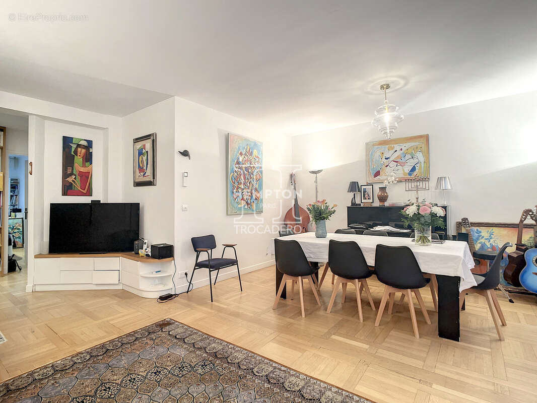 Appartement à PARIS-16E