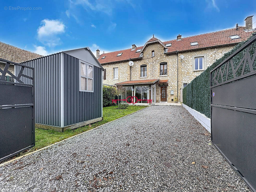 Maison à COURCY