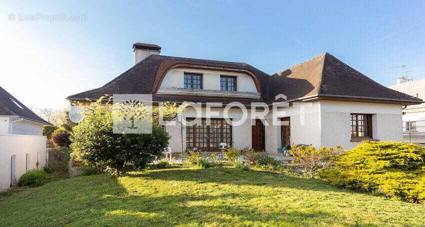 Maison à LA QUEUE-EN-BRIE