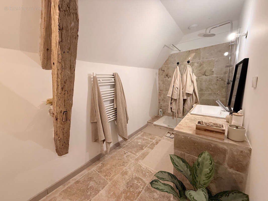 Maison à HOUDAN