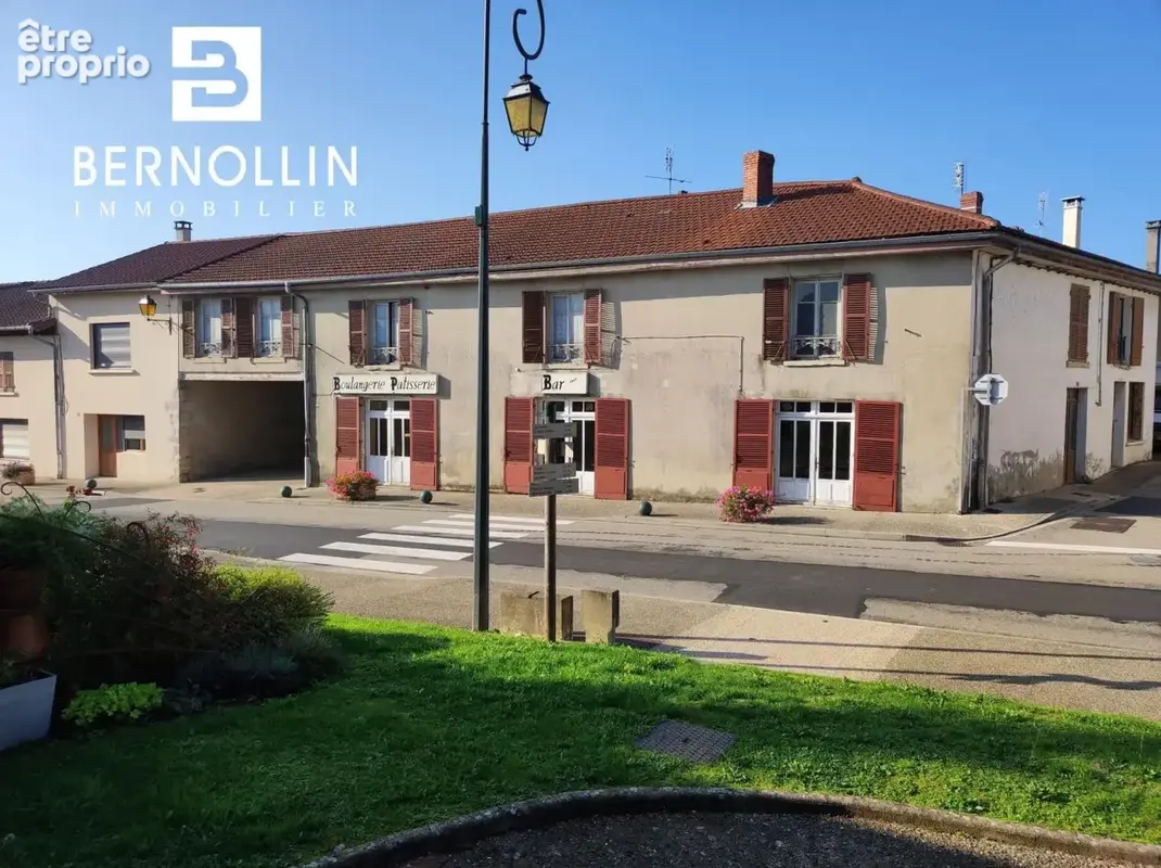 Ensemble immobilier au c?ur de Beaupont avec terrain et location de locaux - photo 26