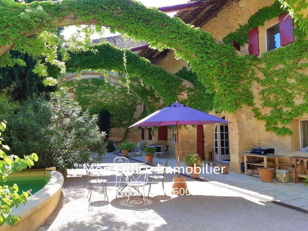 Référence : 6002-VCL. - Maison de Maître du XVII - Cours intérieure et piscine - 20 minutes d'Aix en Provence - photo 2