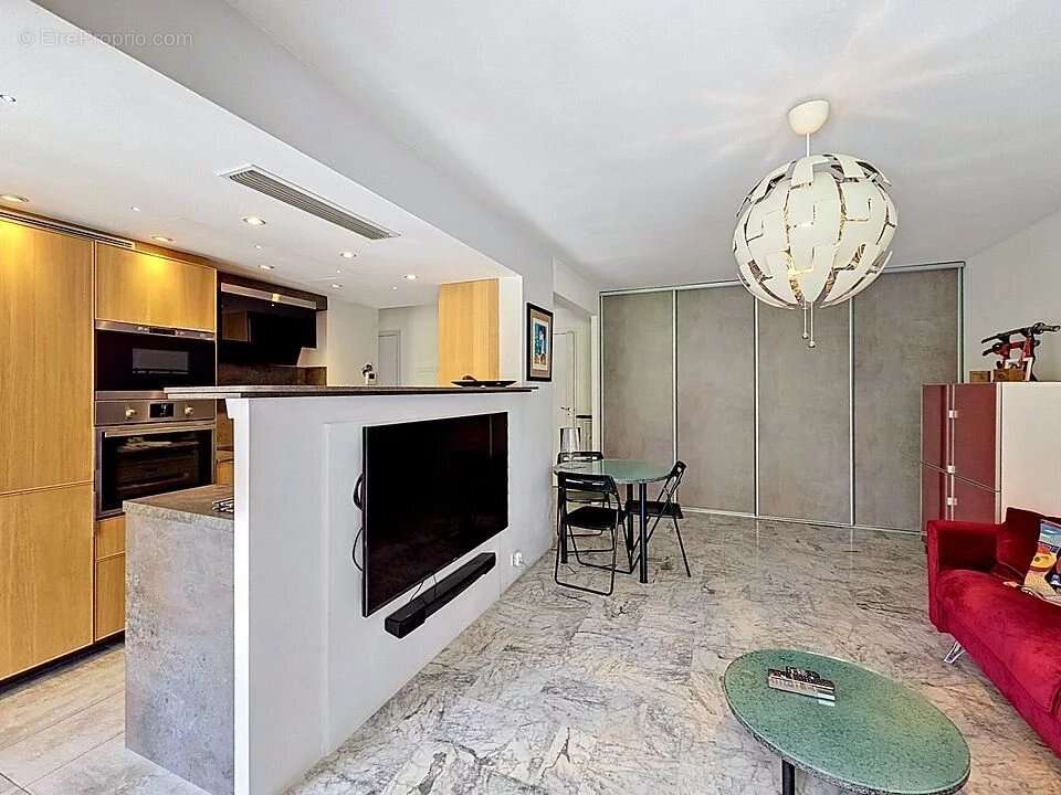 Appartement à SAINT-LAURENT-DU-VAR