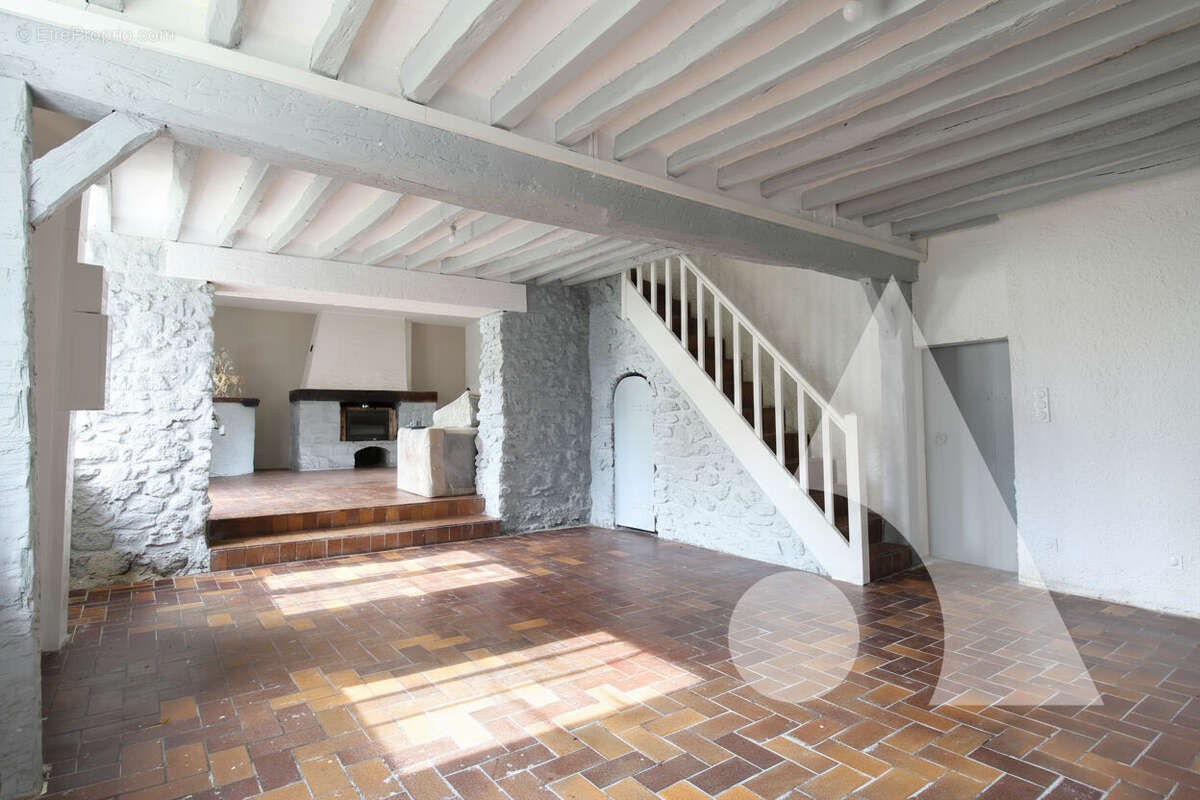 Maison à CUISE-LA-MOTTE