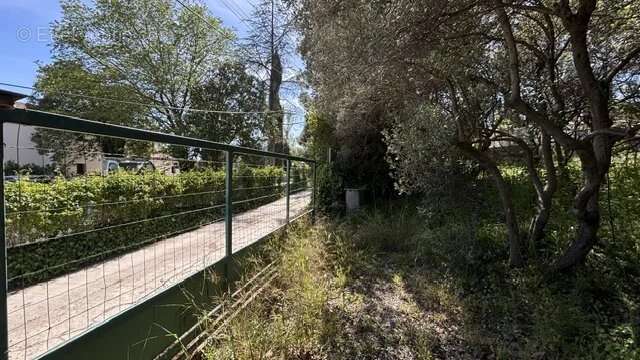Terrain à MARIGNANE