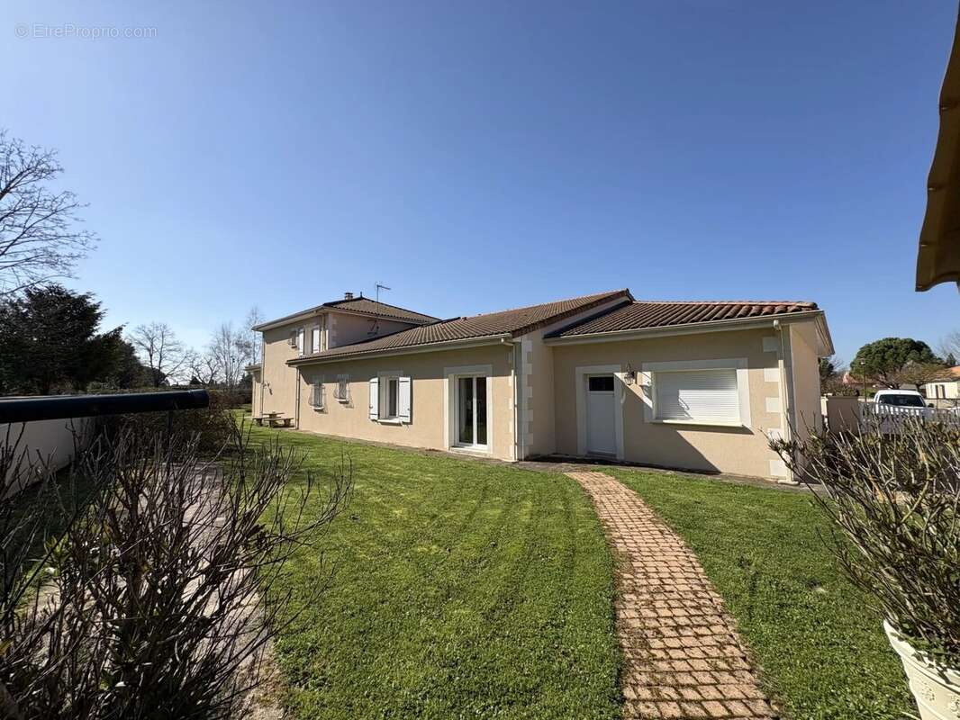 Maison à NEUVILLE-DE-POITOU