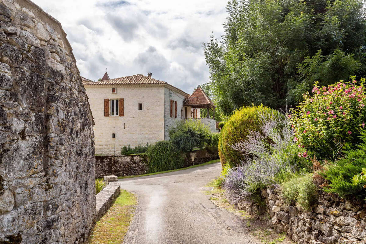 Maison à MONTCUQ