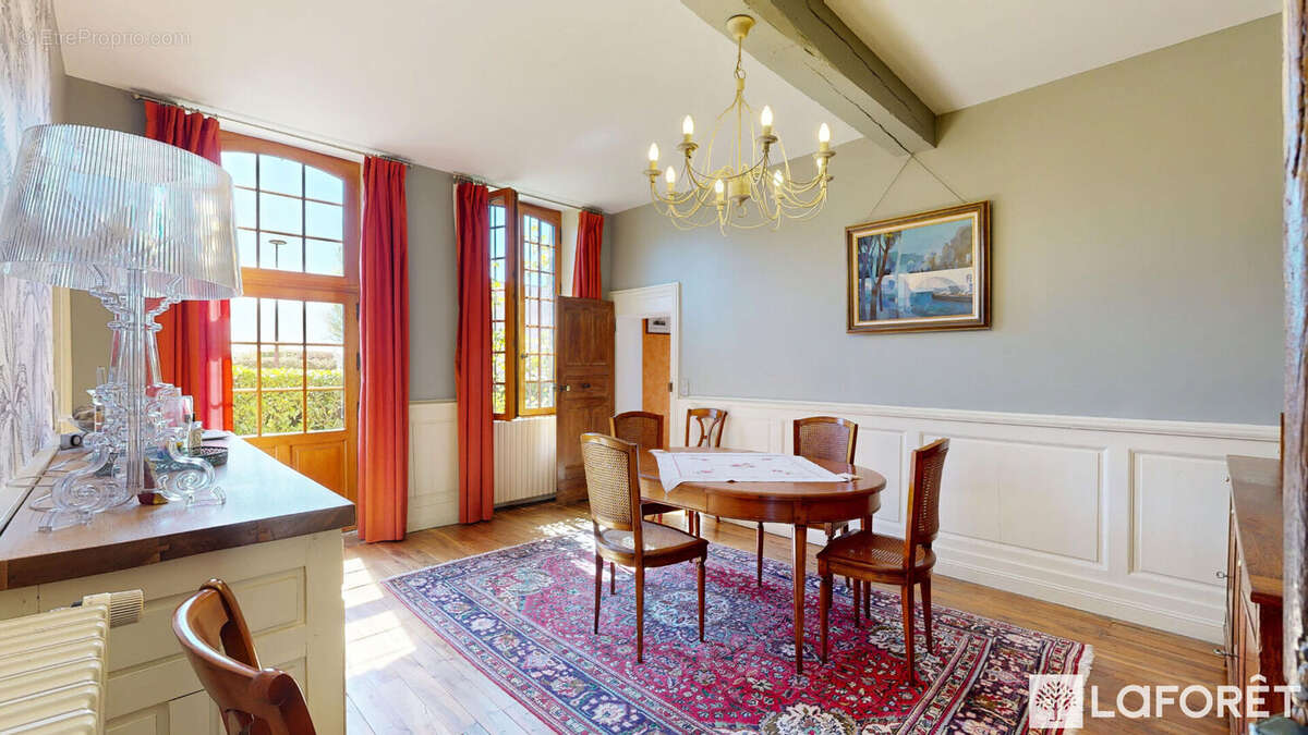 Maison à GENNETINES