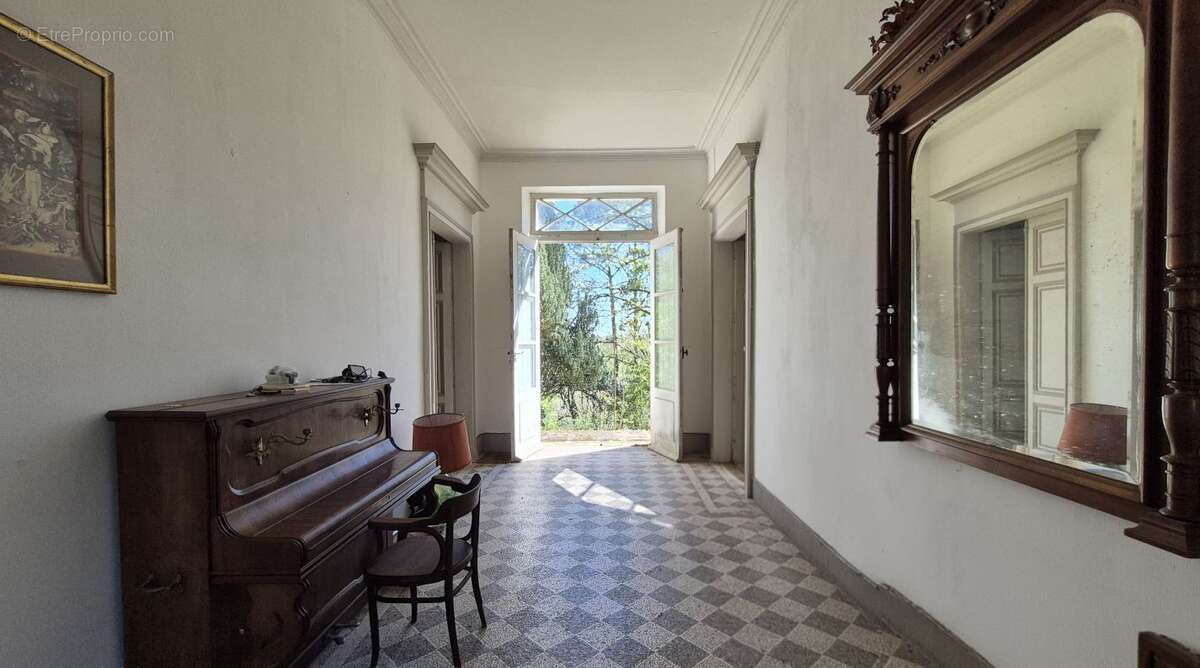 Maison 465 m² à Graulhet  - photo 3