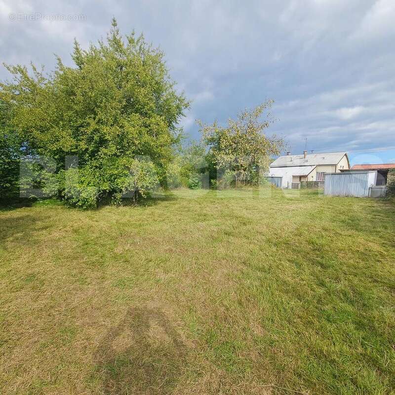 Un terrain  - Terrain à VOUZIERS